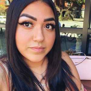 Meet your Posher, Alayna